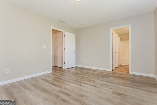 Building Photo - 6050 Flagstaf Walk