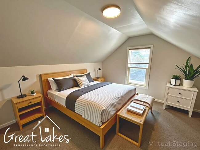 Building Photo - Stunning 3 Bedroom 1 Bathroom now availabl...