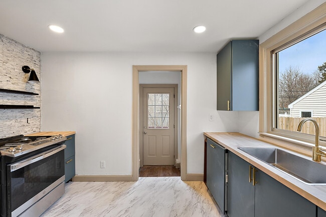 Building Photo - 3129 Prairie Ave