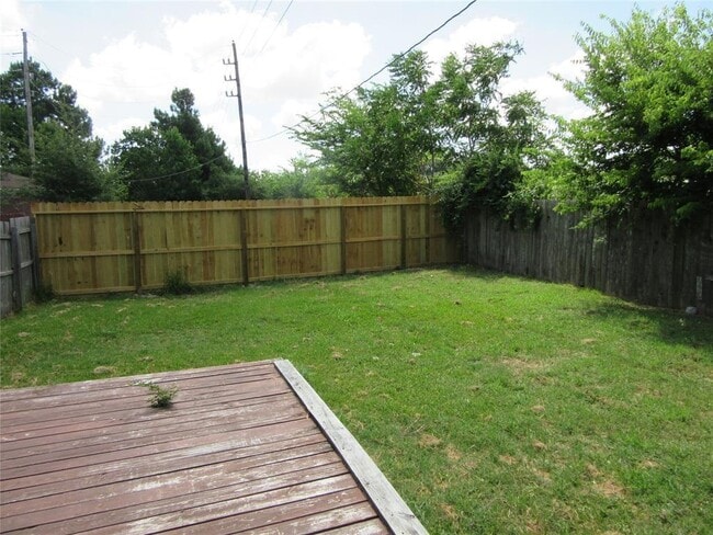 Building Photo - 5237 Pinewood Terrace