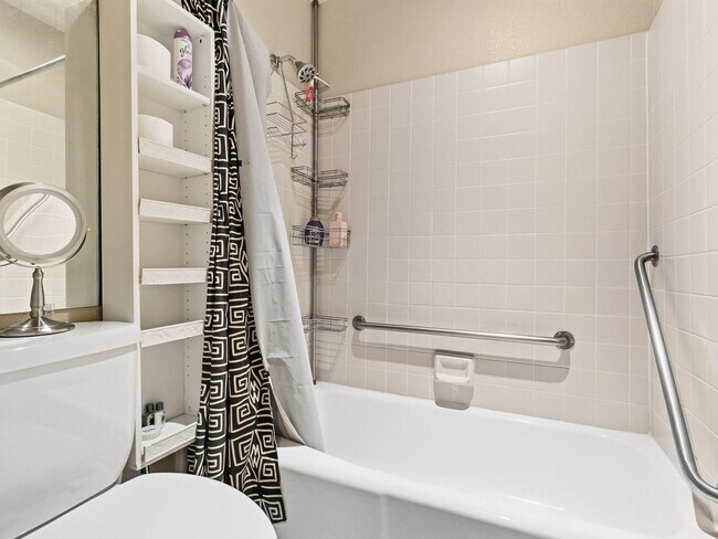 Building Photo - Unique fully furnished one bedroom condo i...