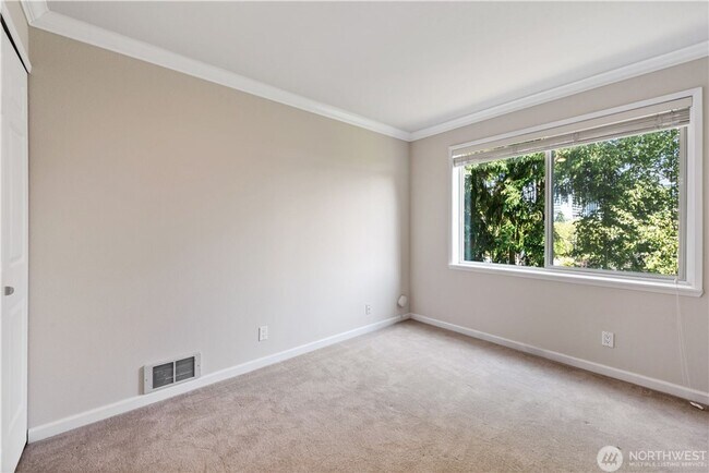 Building Photo - 2Bd/2Ba Bellevue Condo