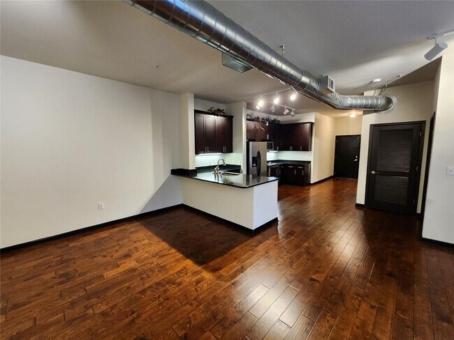 Building Photo - 5300 Peachtree Rd