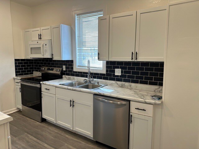 Building Photo - 41 S Oakley Ave