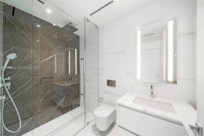 Building Photo - 300 Biscayne Blvd Way