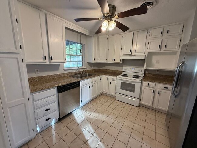 Building Photo - Gulf Breeze - 3 bedroom, 2 bathroom