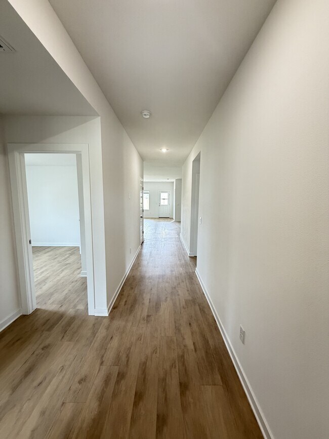 Building Photo - 562 Arizona St