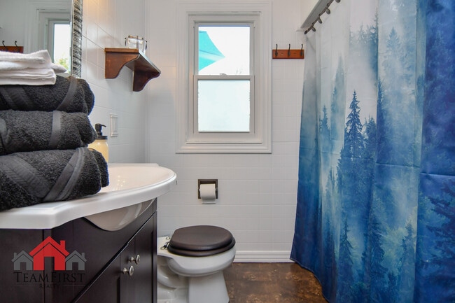 Building Photo - 1260 7th St