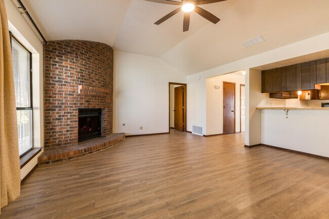 Building Photo - 7401 Scotts Pl NE