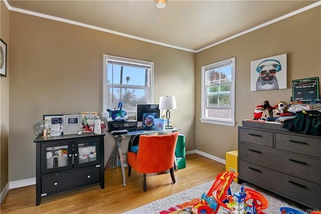 Building Photo - 3907 Edgehill Dr
