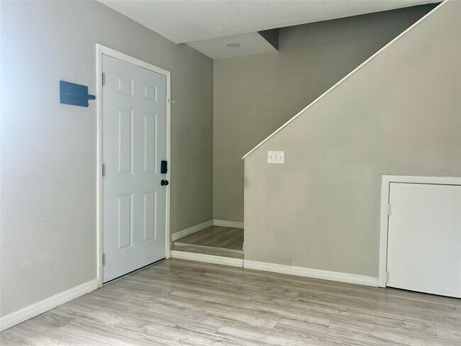 Building Photo - 7195 E Bank Dr