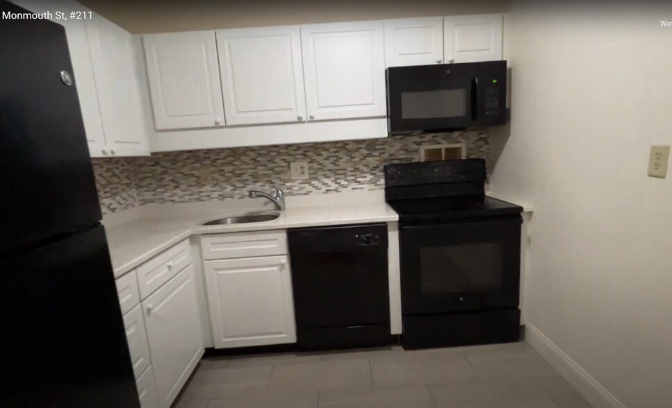 Building Photo - 16 Monmouth Ct