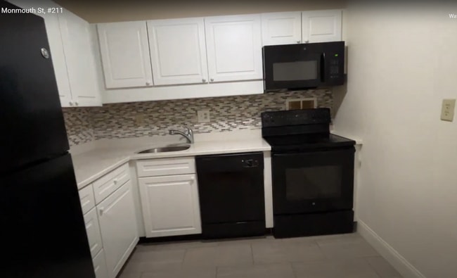 Building Photo - 16 Monmouth Ct