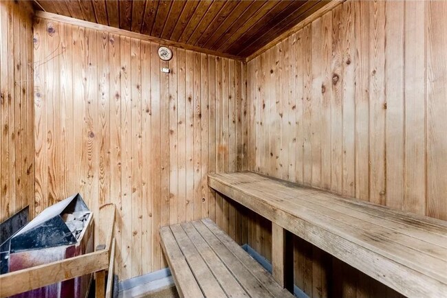 Building Photo - 329 Geneva Ave N