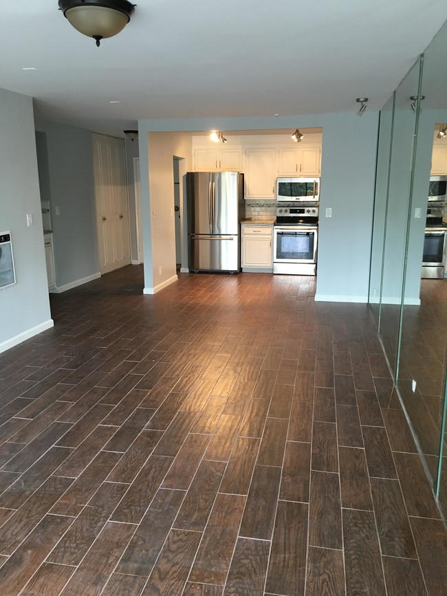 Building Photo - 500 Cagney Ln