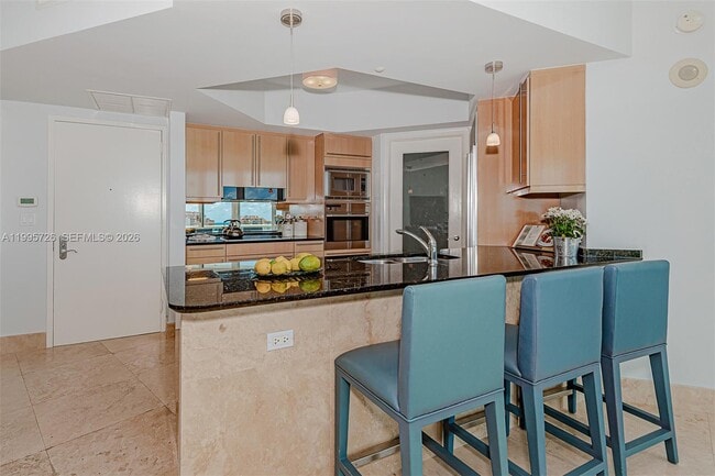 Building Photo - 1000 South Pointe Dr