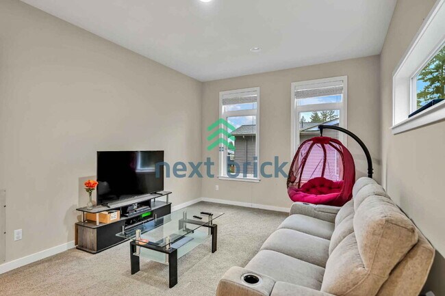 Building Photo - Stunning 4-Bedroom, 3-Bathroom East-Facing Cul-De-Sac Home in Laterra Estates