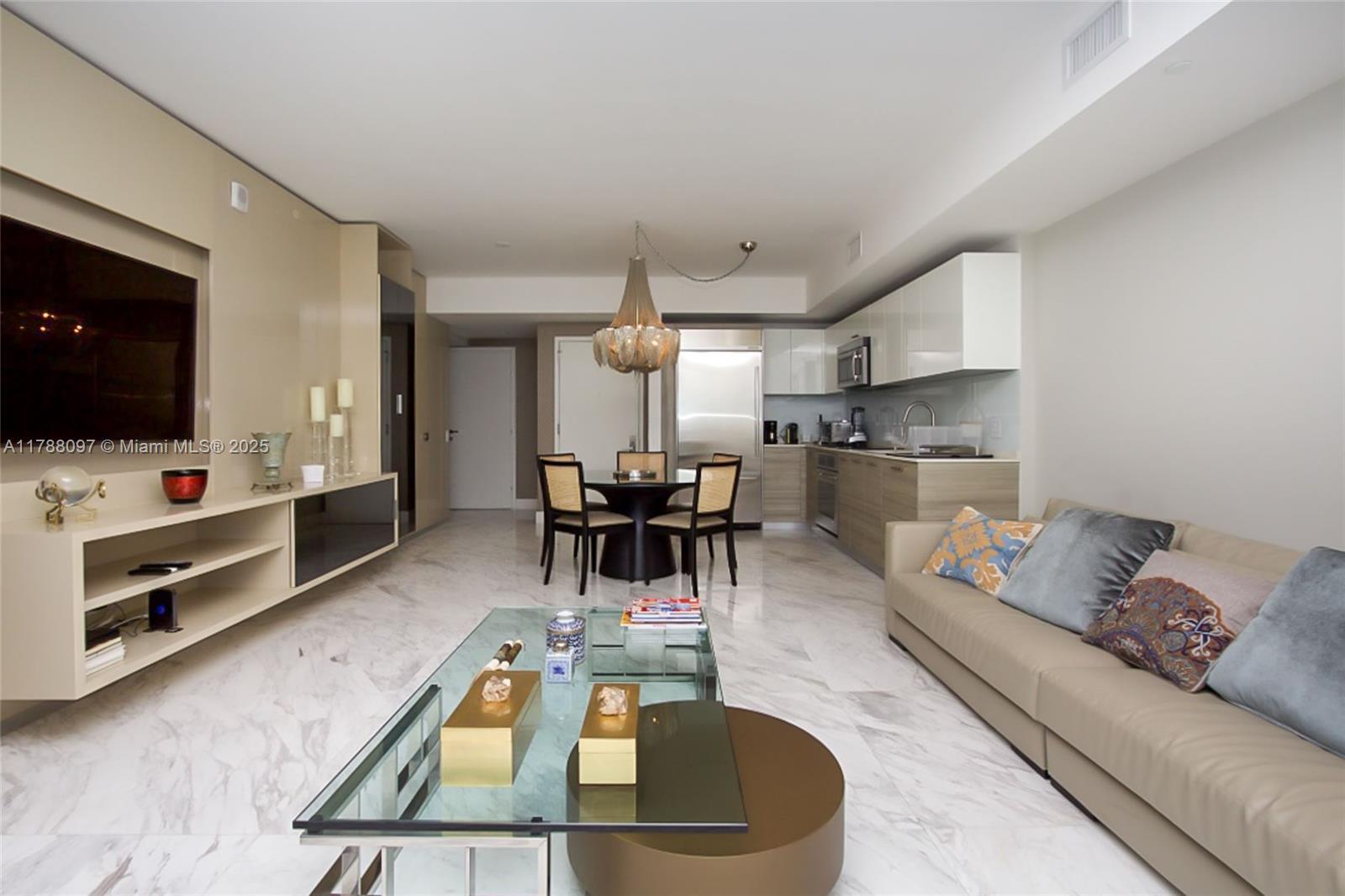 Building Photo - 1300 Brickell Bay Dr