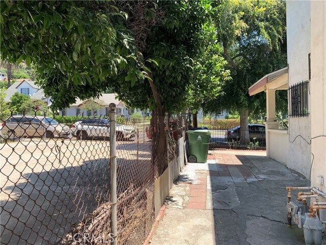 Primary Photo - 2419 Eastlake Ave