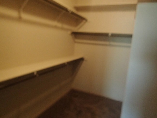 Building Photo - 13836 Hollywood Dr