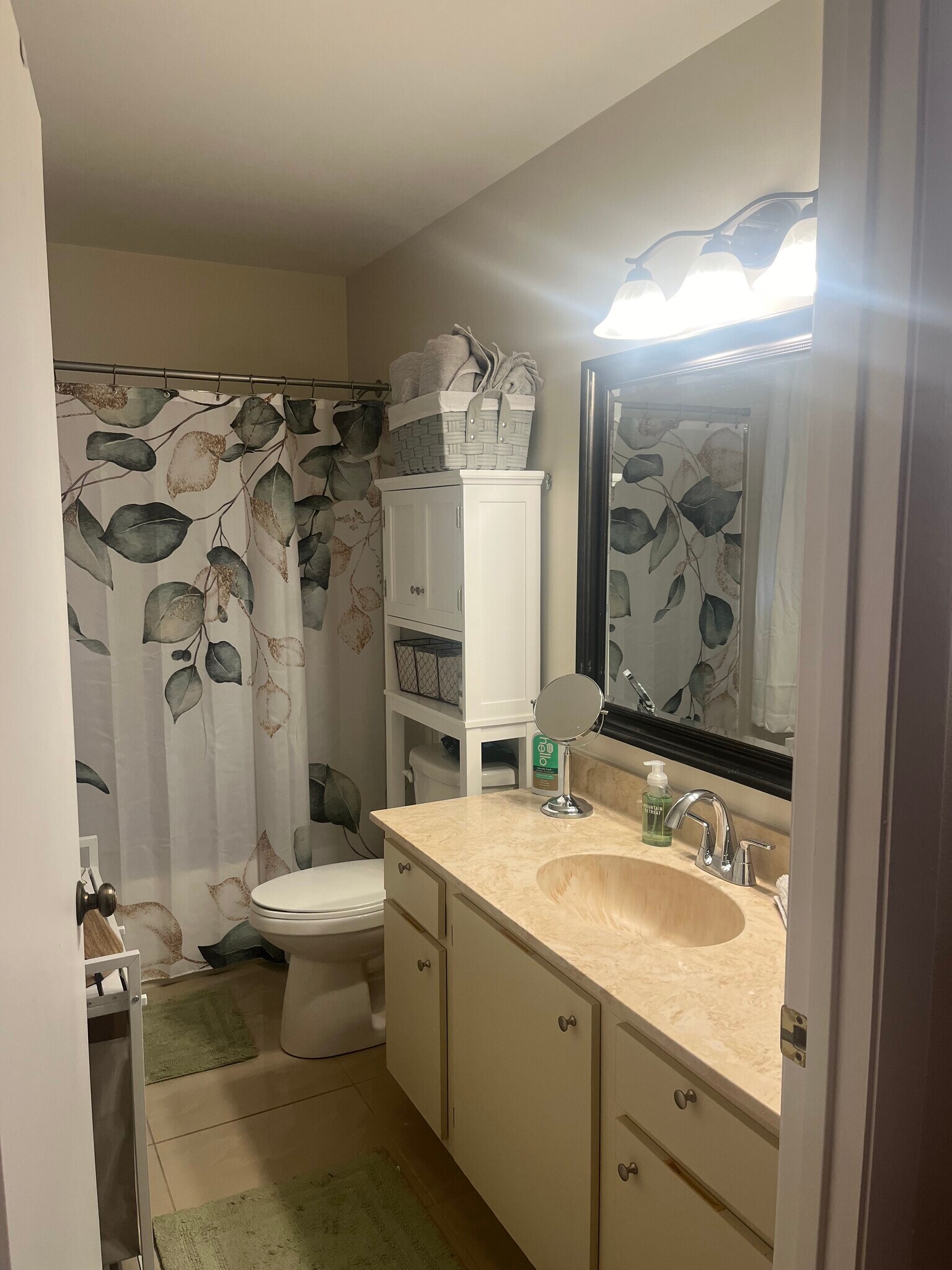 Bathroom - 1985 NE Collins Cir