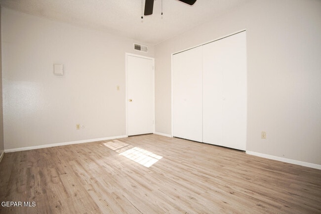 Building Photo - 5233 Carousel Dr