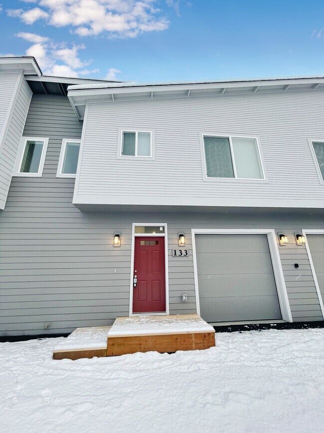 Building Photo - 137-137 Willow View Circle