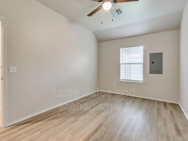 Building Photo - 10526 Utica Dr