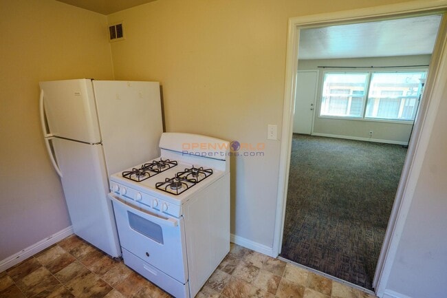 Building Photo - Newly Updated 2-Bedroom Apartment Unit in Prime Oakland Location – $2,400/mo
