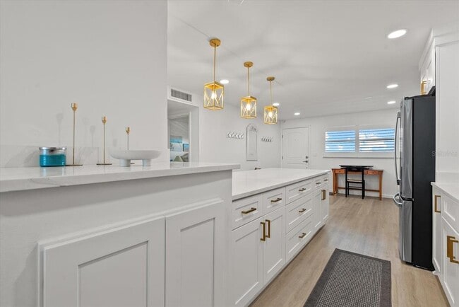 Building Photo - 255 The Esplanade N