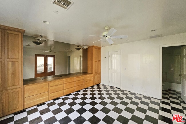 Building Photo - 302 N Griffith Park Dr