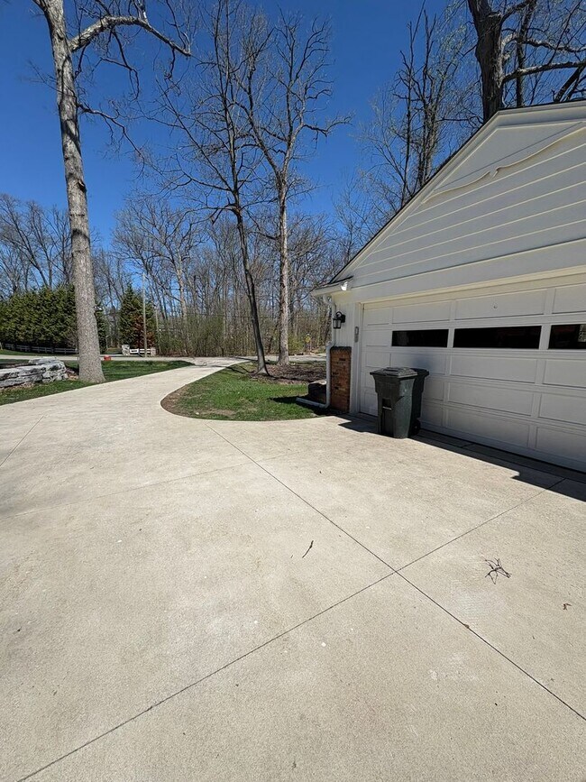Building Photo - 24975 Franklin Park Dr