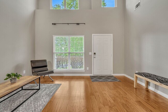 Building Photo - Spotless 3BR/2.5BA townhome minutes from West End, Downtown Nashville!