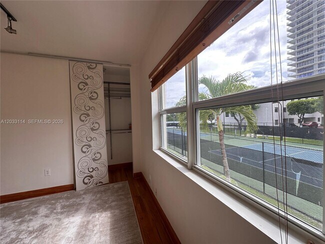 Building Photo - 1100 Venetian Way