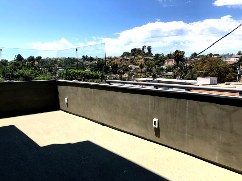 Large Deck - 2154 Fargo St