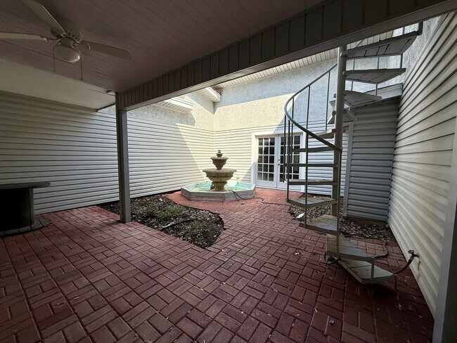 Building Photo - 5040 Thunder Rd