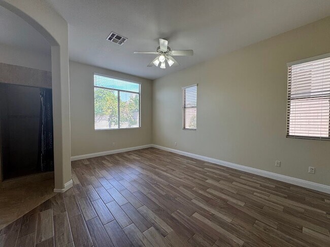 Building Photo - 4714 E Paso Trail