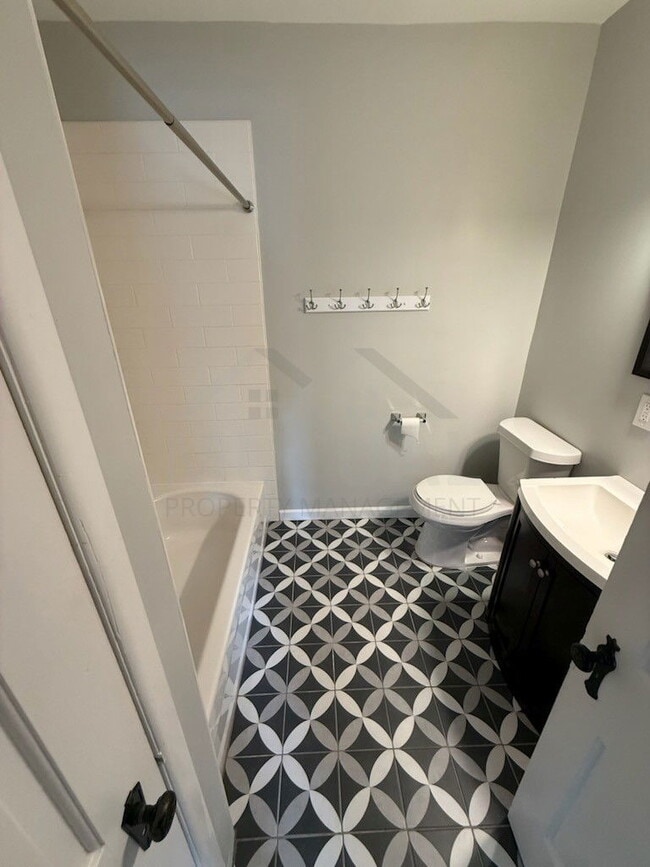 Building Photo - 389 Channing St