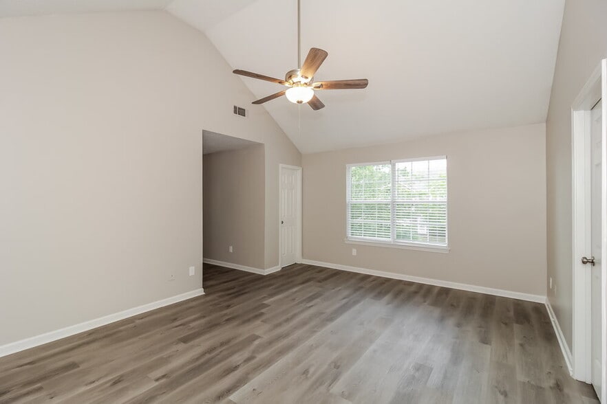 Building Photo - 4246 Holliday Rd