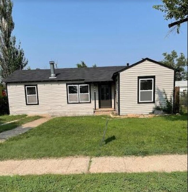 Building Photo - 2 bedroom + 2 Living Rooms and Utility Room