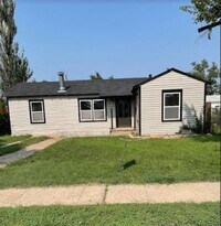 Building Photo - 2 bedroom + 2 Living Rooms and Utility Room