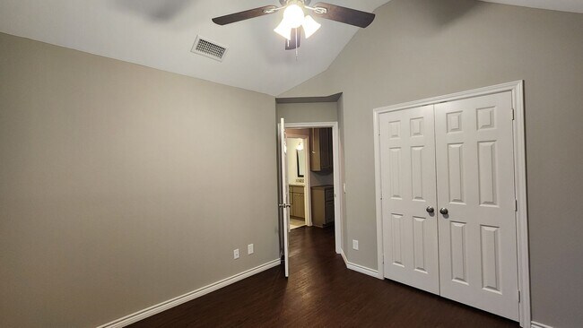 Building Photo - 3817 Yellowstone Pl