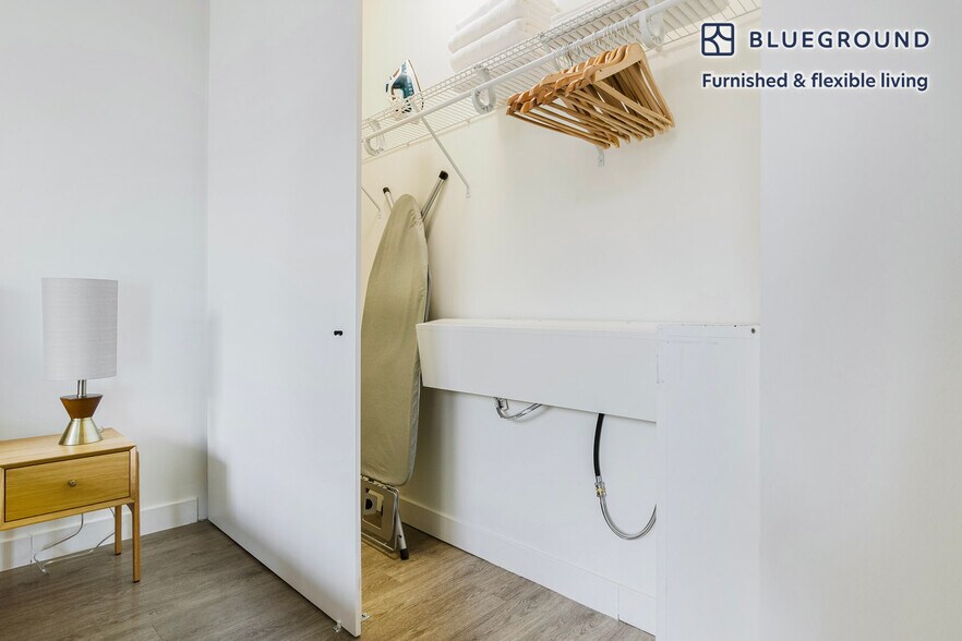 Building Photo - 21 E Chestnut St