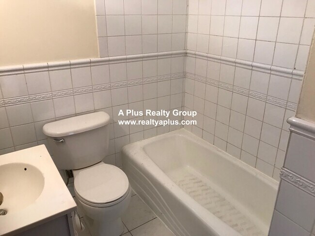 Building Photo - 336 Centre St