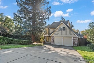 Building Photo - 920 Belmont Way