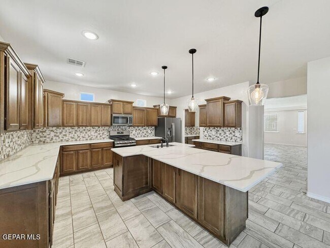 Building Photo - 12583 Clocker Dr