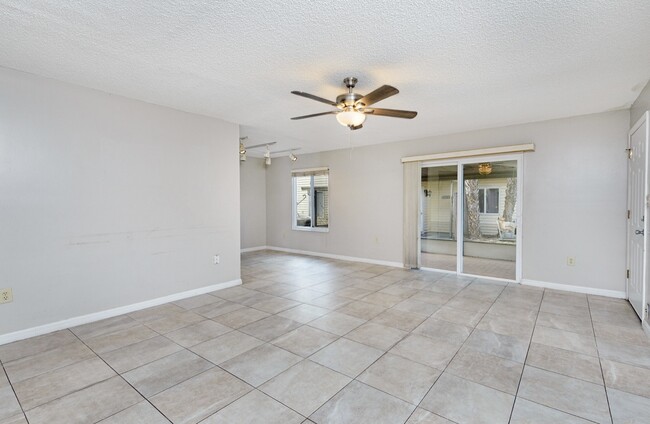 Building Photo - 1023 Spring Meadow Dr