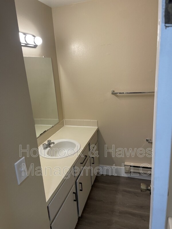 Building Photo - 1209 W Plum St