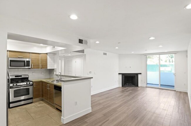 Building Photo - 833 N Edinburgh Ave Los Angeles, CA 90046