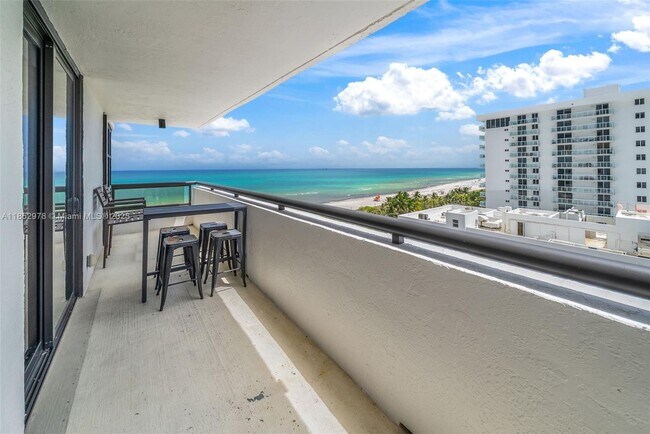 Building Photo - 2555 Collins Ave